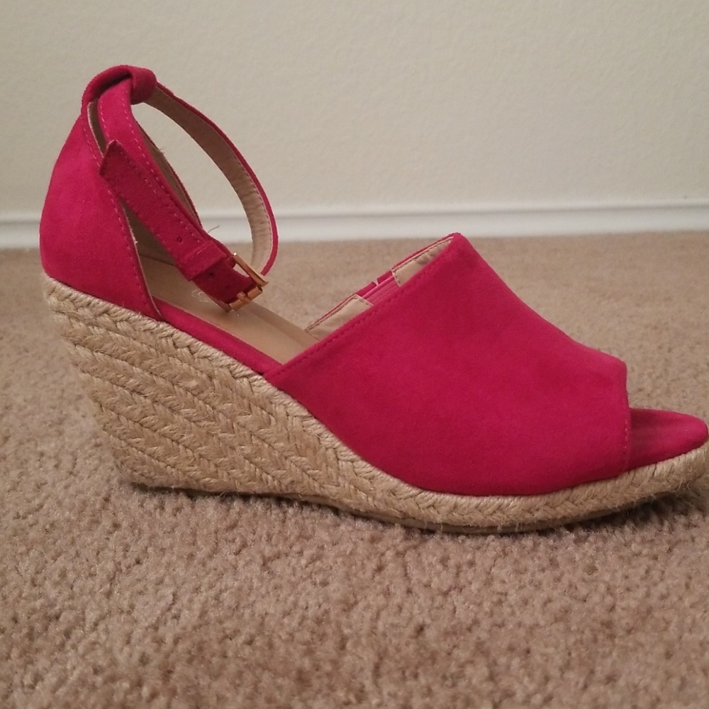 Gorgeous hot pink wedges!